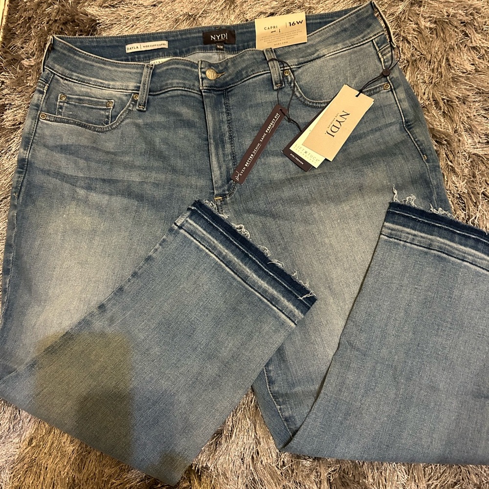 Women’s 16 capri
